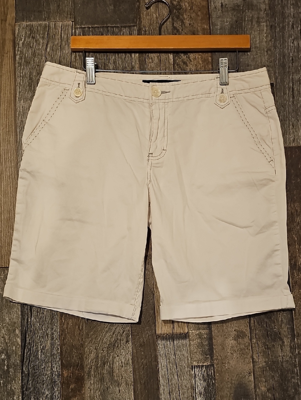 Calvin Klein Jeans Women's Withe Flat-Front Chino Shorts